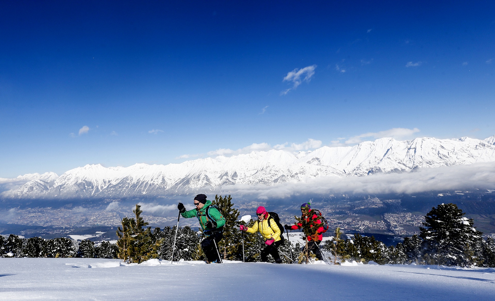 Schneeschuhwandern am Glungezer in Tirol schneeschuhwandern tirol karwendel tuxer alpen